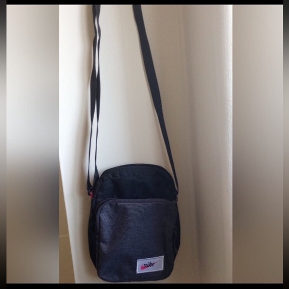 NIKE Crossbody - Picture 2 of 4